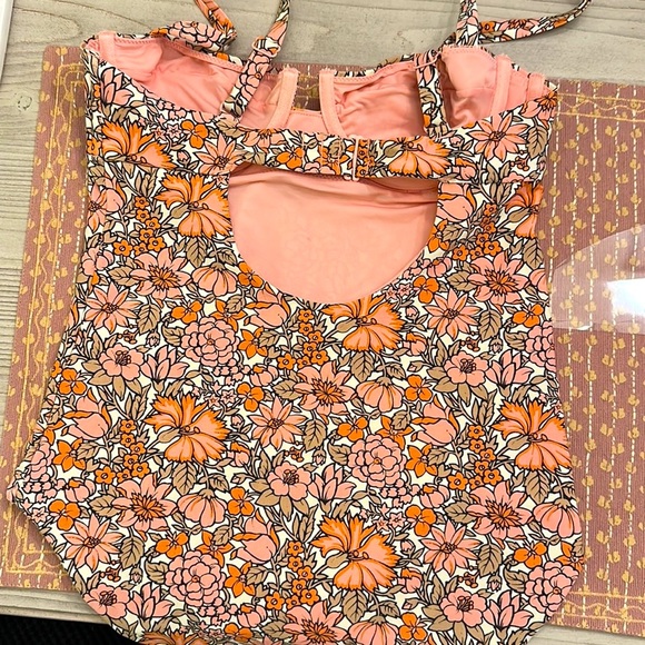 *WORN ONCE* *WASHED ONE TIME ON GENTLE CYCLE* & Other Stories Pink Bathing Suit - Picture 4 of 4